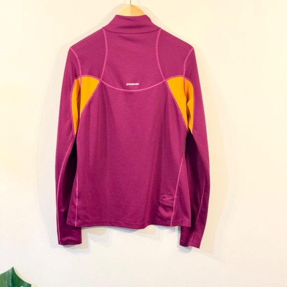 Patagonia Women’s Long-Sleeved Runshade 1/4 Zip Magenta Light Weight Top Sz Larg - Picture 3 of 5